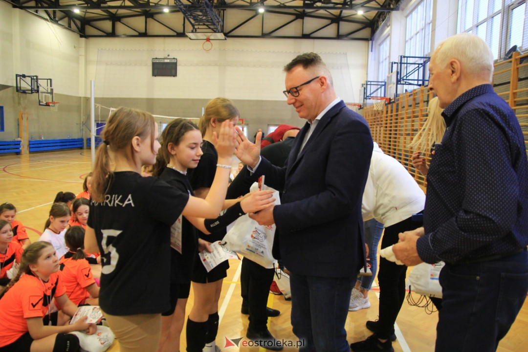 I Mikołajkowy Turniej Piłki Siatkowej z SM CENTRUM [02.12.2023] - zdjęcie #78 - eOstroleka.pl