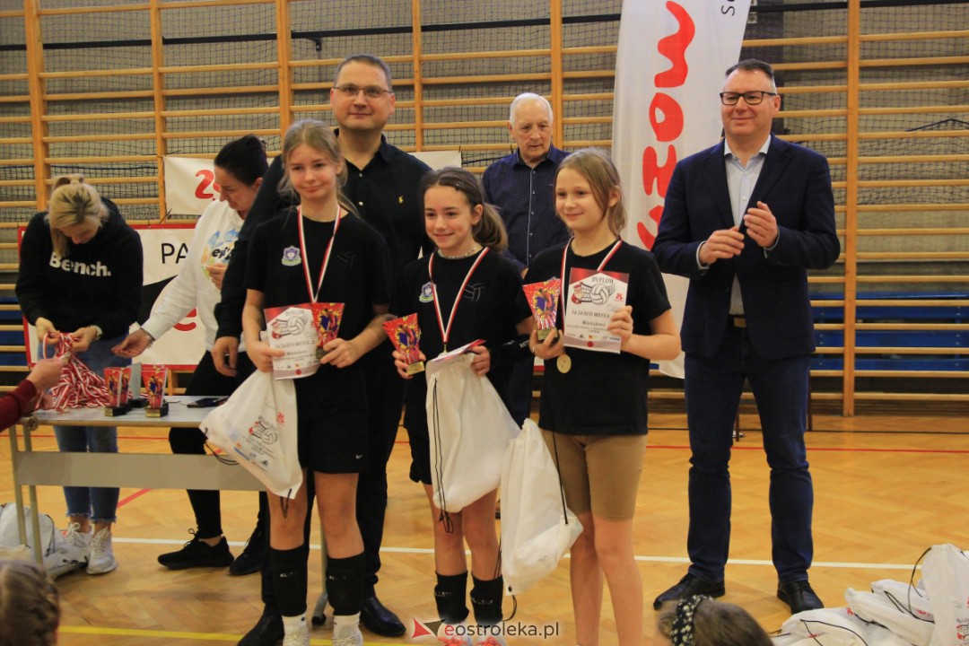 I Mikołajkowy Turniej Piłki Siatkowej z SM CENTRUM [02.12.2023] - zdjęcie #72 - eOstroleka.pl