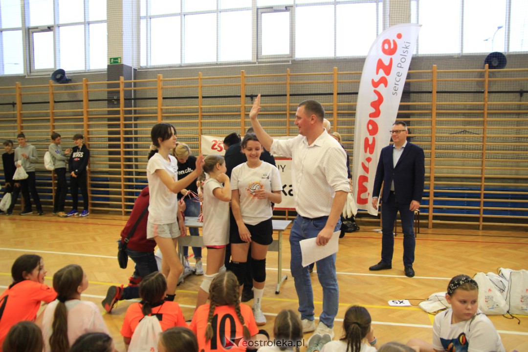 I Mikołajkowy Turniej Piłki Siatkowej z SM CENTRUM [02.12.2023] - zdjęcie #66 - eOstroleka.pl