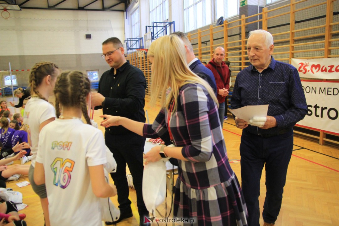 I Mikołajkowy Turniej Piłki Siatkowej z SM CENTRUM [02.12.2023] - zdjęcie #54 - eOstroleka.pl