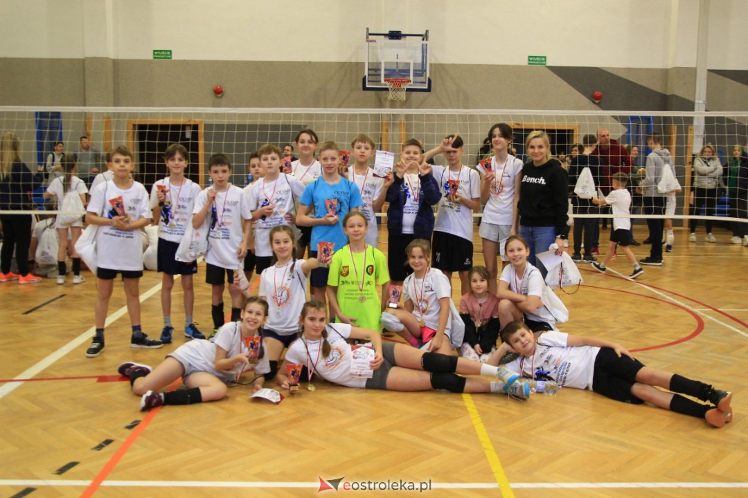 I Mikołajkowy Turniej Piłki Siatkowej z SM CENTRUM [02.12.2023] - zdjęcie #38 - eOstroleka.pl