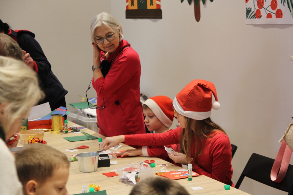 Warsztaty świąteczne w Muzeum Kultury Kurpiowskiej [03.12.2023] - zdjęcie #4 - eOstroleka.pl