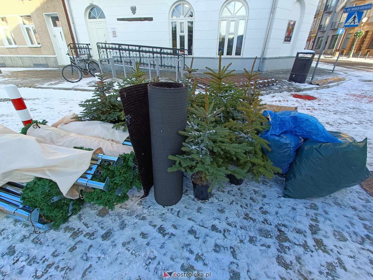 Świąteczne miasteczko w Ostrołęce. Ruszyły przygotowania do Kurpiowskiego Jarmarku Bożonarodzeniowego [03.12.2023] - zdjęcie #7 - eOstroleka.pl