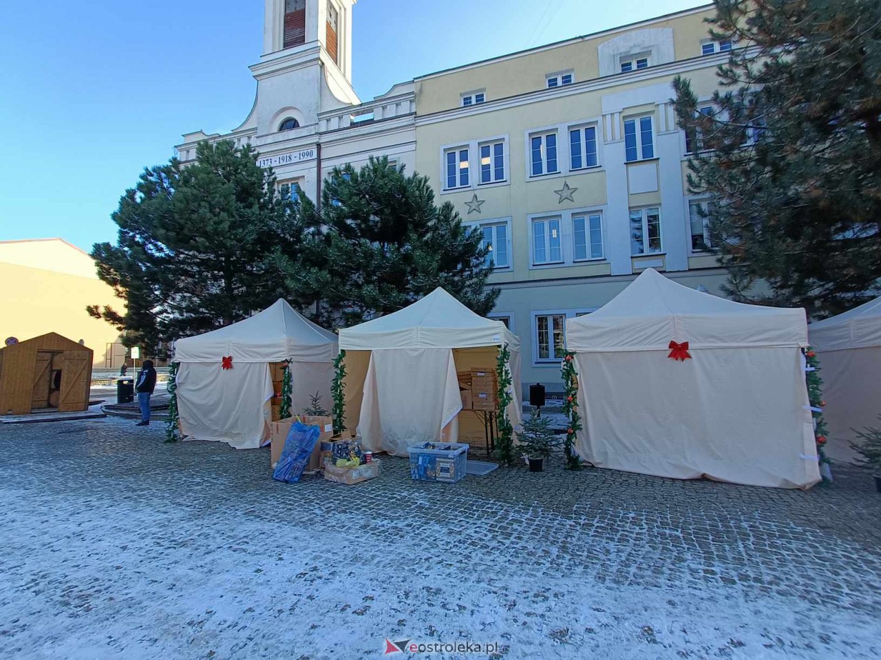 Świąteczne miasteczko w Ostrołęce. Ruszyły przygotowania do Kurpiowskiego Jarmarku Bożonarodzeniowego [03.12.2023] - zdjęcie #3 - eOstroleka.pl