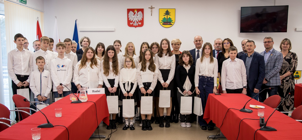 Młodzież ze Szkoły Podstawowej w Lelisie na Sesji Rady Gminy [5.12.2023] - zdjęcie #10 - eOstroleka.pl