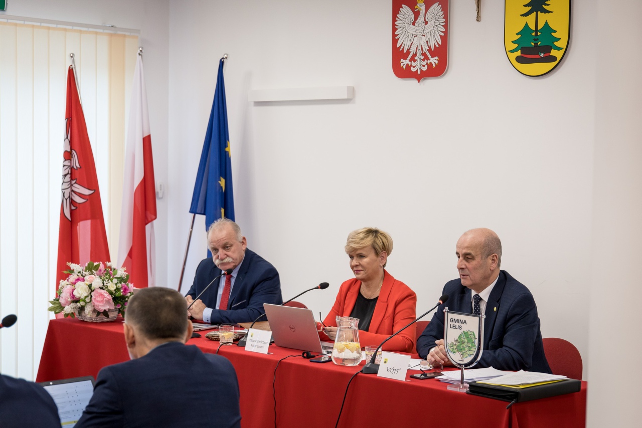Młodzież ze Szkoły Podstawowej w Lelisie na Sesji Rady Gminy [5.12.2023] - zdjęcie #8 - eOstroleka.pl