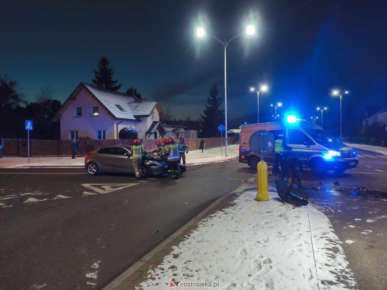Uwaga kierowcy! Wypadek na ulicy Korczaka w Ostrołęce [05.12.2023] - zdjęcie #7 - eOstroleka.pl