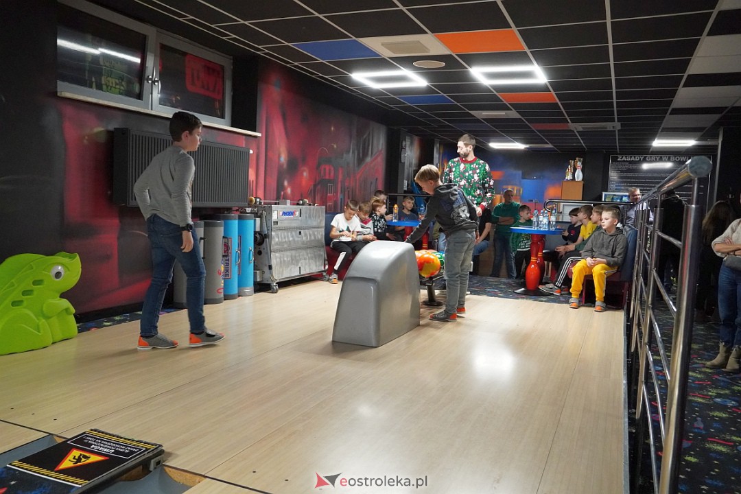 Mikołajkowy Turniej Bowlingowy dla dzieci i młodzieży szkolnej [5.12.2023] - zdjęcie #32 - eOstroleka.pl