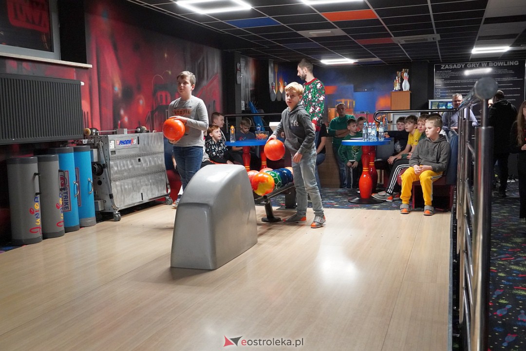 Mikołajkowy Turniej Bowlingowy dla dzieci i młodzieży szkolnej [5.12.2023] - zdjęcie #5 - eOstroleka.pl
