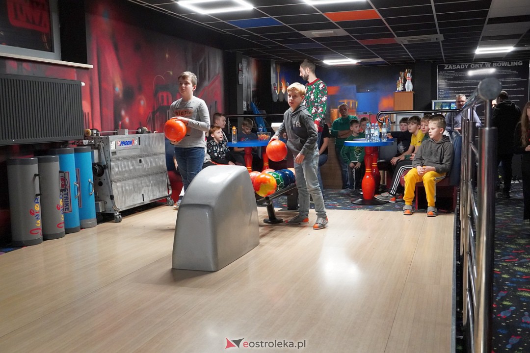 Mikołajkowy Turniej Bowlingowy dla dzieci i młodzieży szkolnej [5.12.2023] - zdjęcie #29 - eOstroleka.pl