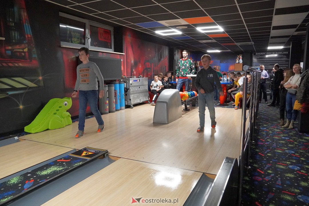 Mikołajkowy Turniej Bowlingowy dla dzieci i młodzieży szkolnej [5.12.2023] - zdjęcie #26 - eOstroleka.pl