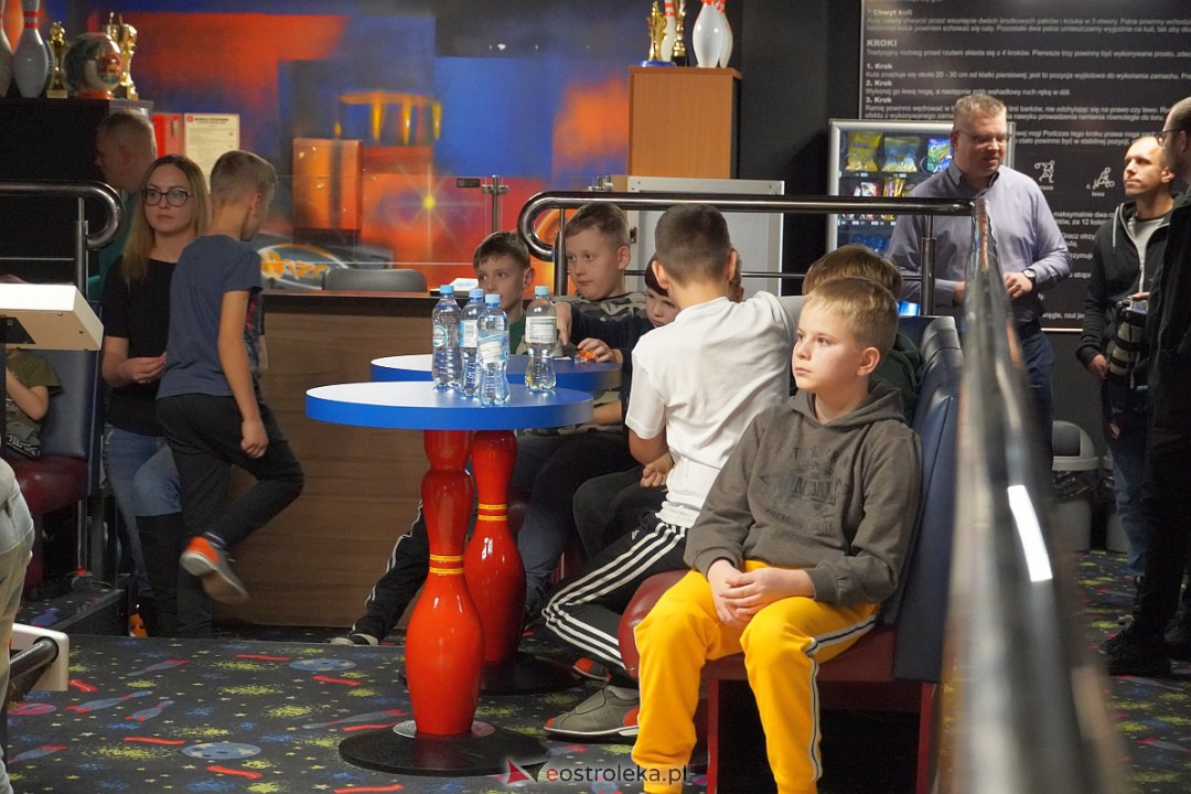 Mikołajkowy Turniej Bowlingowy dla dzieci i młodzieży szkolnej [5.12.2023] - zdjęcie #25 - eOstroleka.pl