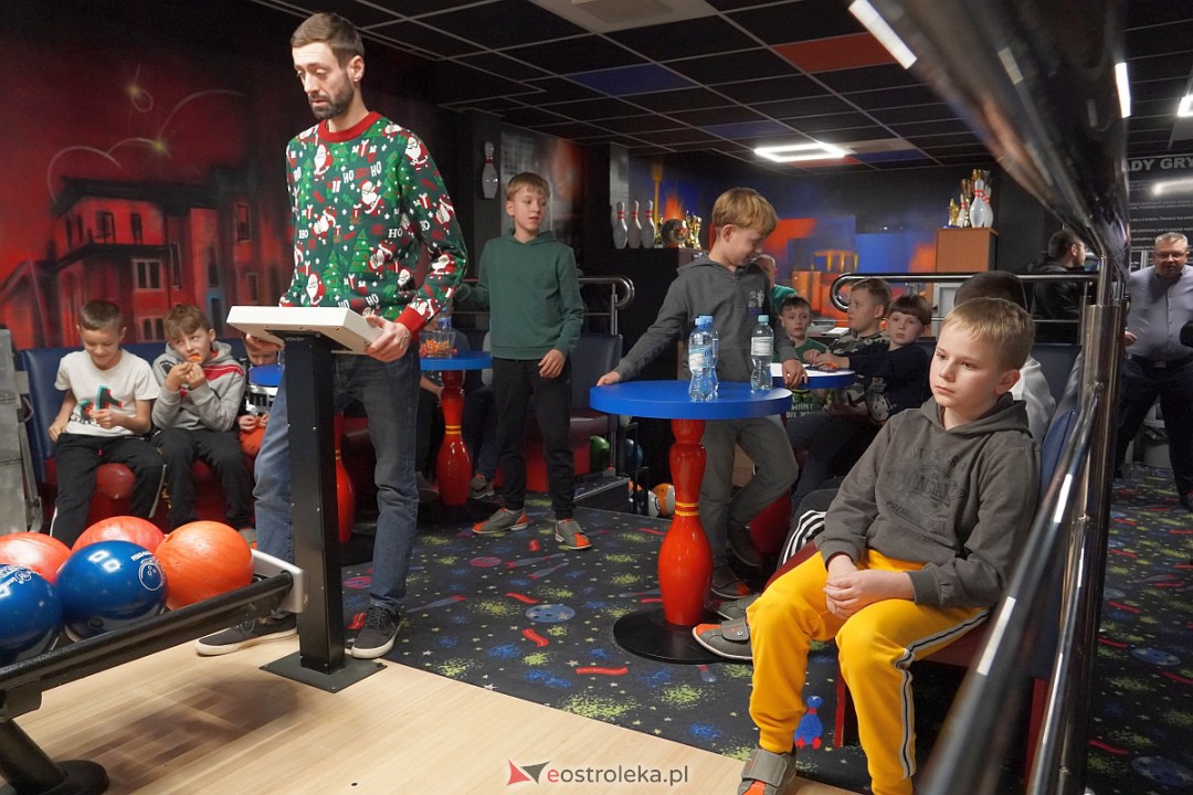 Mikołajkowy Turniej Bowlingowy dla dzieci i młodzieży szkolnej [5.12.2023] - zdjęcie #20 - eOstroleka.pl