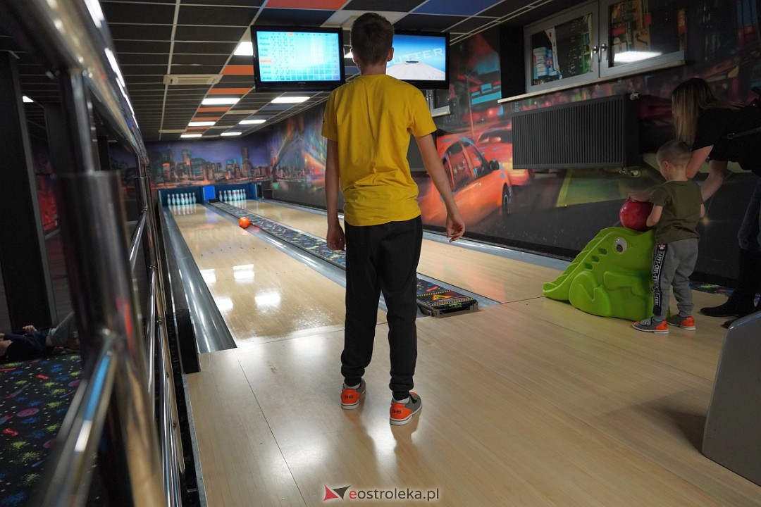 Mikołajkowy Turniej Bowlingowy dla dzieci i młodzieży szkolnej [5.12.2023] - zdjęcie #19 - eOstroleka.pl