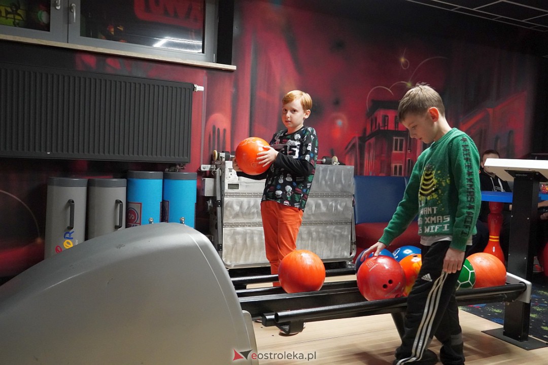 Mikołajkowy Turniej Bowlingowy dla dzieci i młodzieży szkolnej [5.12.2023] - zdjęcie #14 - eOstroleka.pl