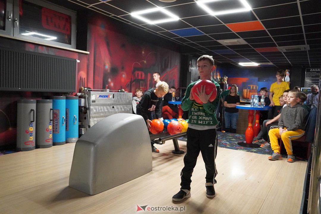 Mikołajkowy Turniej Bowlingowy dla dzieci i młodzieży szkolnej [5.12.2023] - zdjęcie #23 - eOstroleka.pl