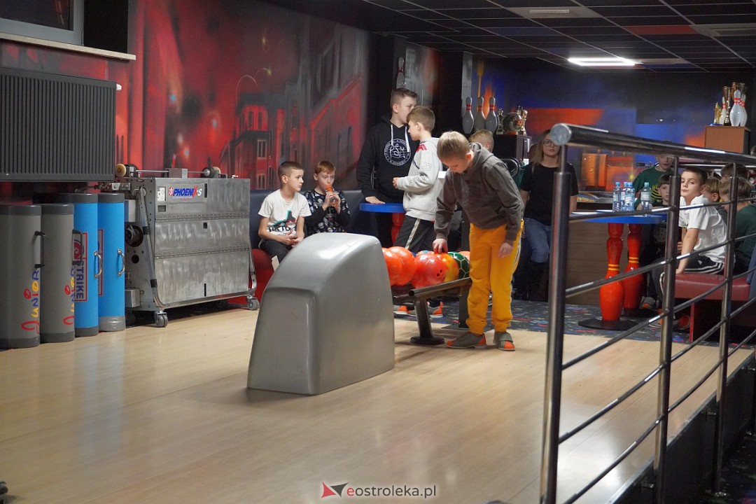 Mikołajkowy Turniej Bowlingowy dla dzieci i młodzieży szkolnej [5.12.2023] - zdjęcie #26 - eOstroleka.pl