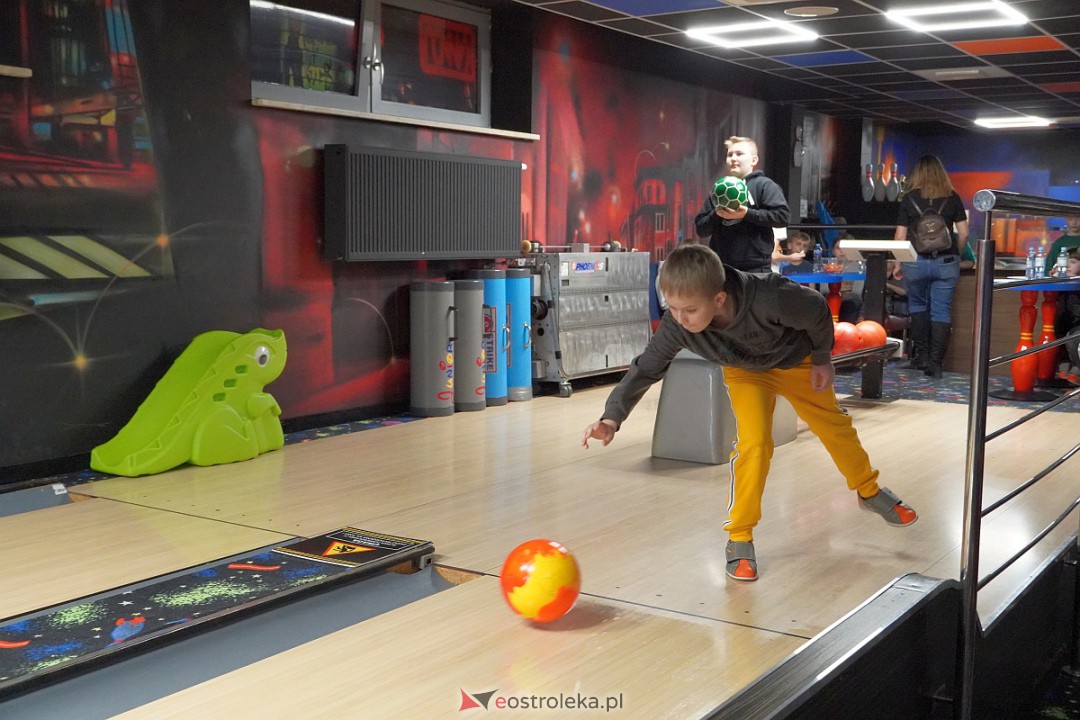 Mikołajkowy Turniej Bowlingowy dla dzieci i młodzieży szkolnej [5.12.2023] - zdjęcie #5 - eOstroleka.pl
