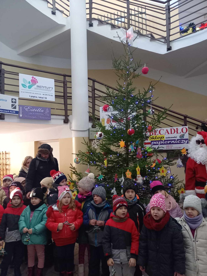 Choinka na ludowo z Krainą Misiów [05.12.2023] - zdjęcie #86 - eOstroleka.pl