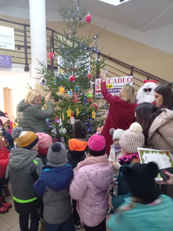 Choinka na ludowo z Krainą Misiów [05.12.2023] - zdjęcie #73 - eOstroleka.pl