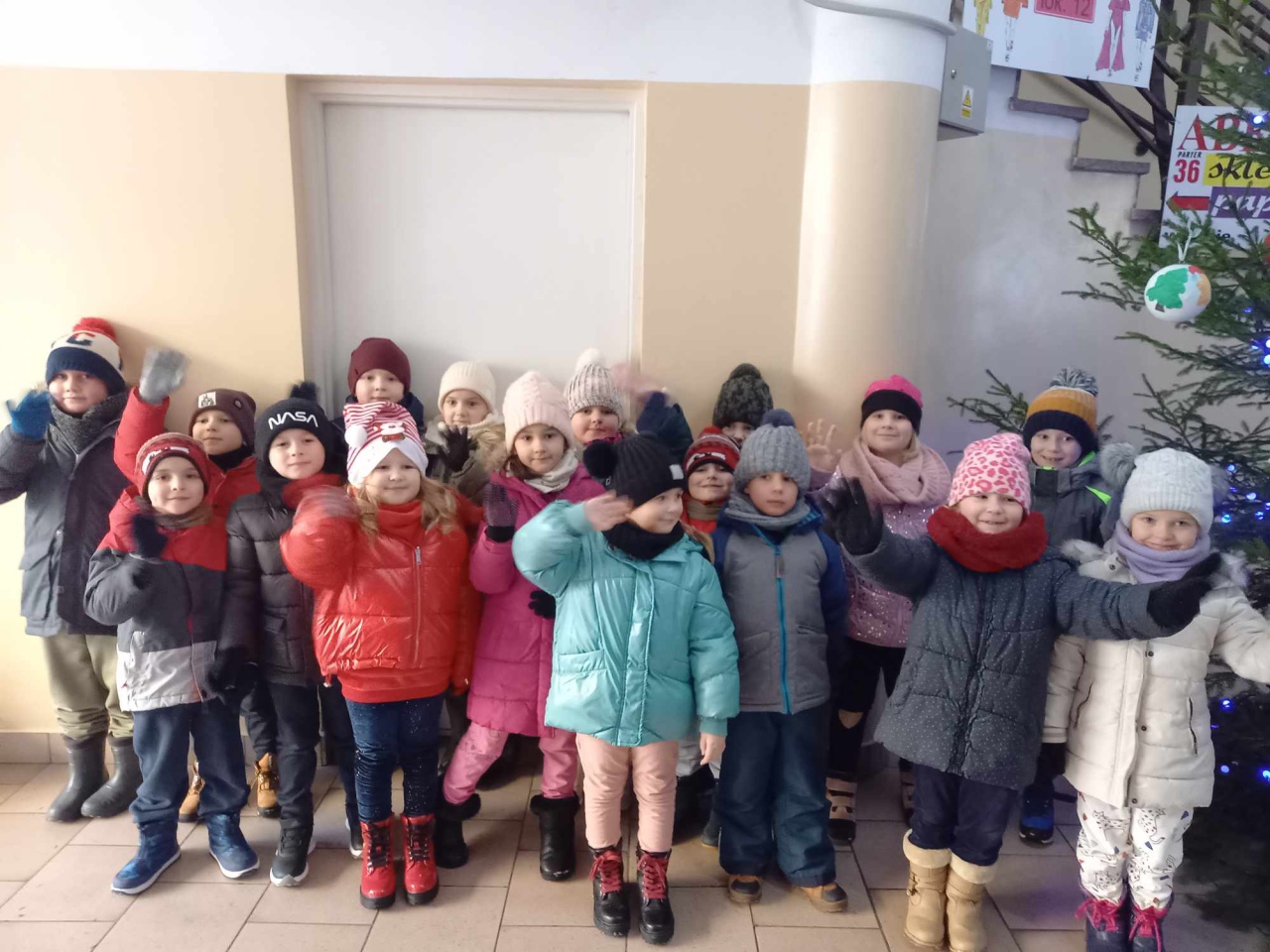 Choinka na ludowo z Krainą Misiów [05.12.2023] - zdjęcie #71 - eOstroleka.pl