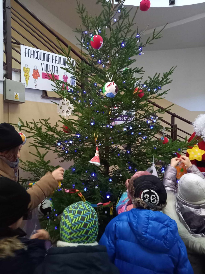 Choinka na ludowo z Krainą Misiów [05.12.2023] - zdjęcie #42 - eOstroleka.pl