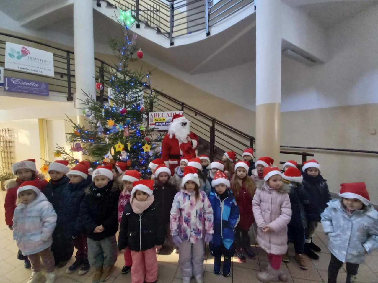 Choinka na ludowo z Krainą Misiów [05.12.2023] - zdjęcie #37 - eOstroleka.pl