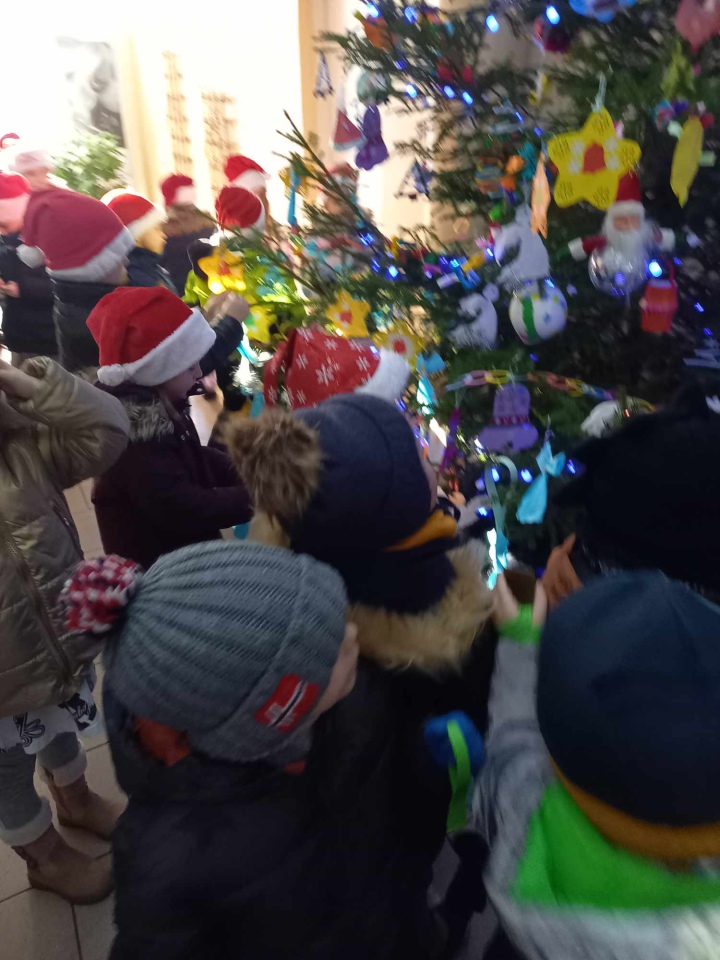 Choinka na ludowo z Krainą Misiów [05.12.2023] - zdjęcie #36 - eOstroleka.pl