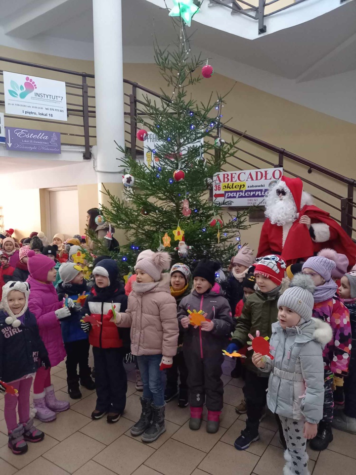 Choinka na ludowo z Krainą Misiów [05.12.2023] - zdjęcie #28 - eOstroleka.pl