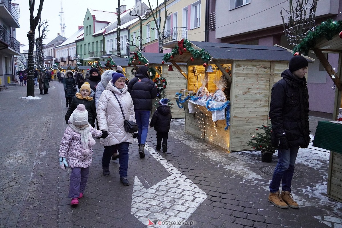 Kurpiowski Jarmark Bożonarodzeniowy w Ostrołęce [6.12.2023] - zdjęcie #45 - eOstroleka.pl
