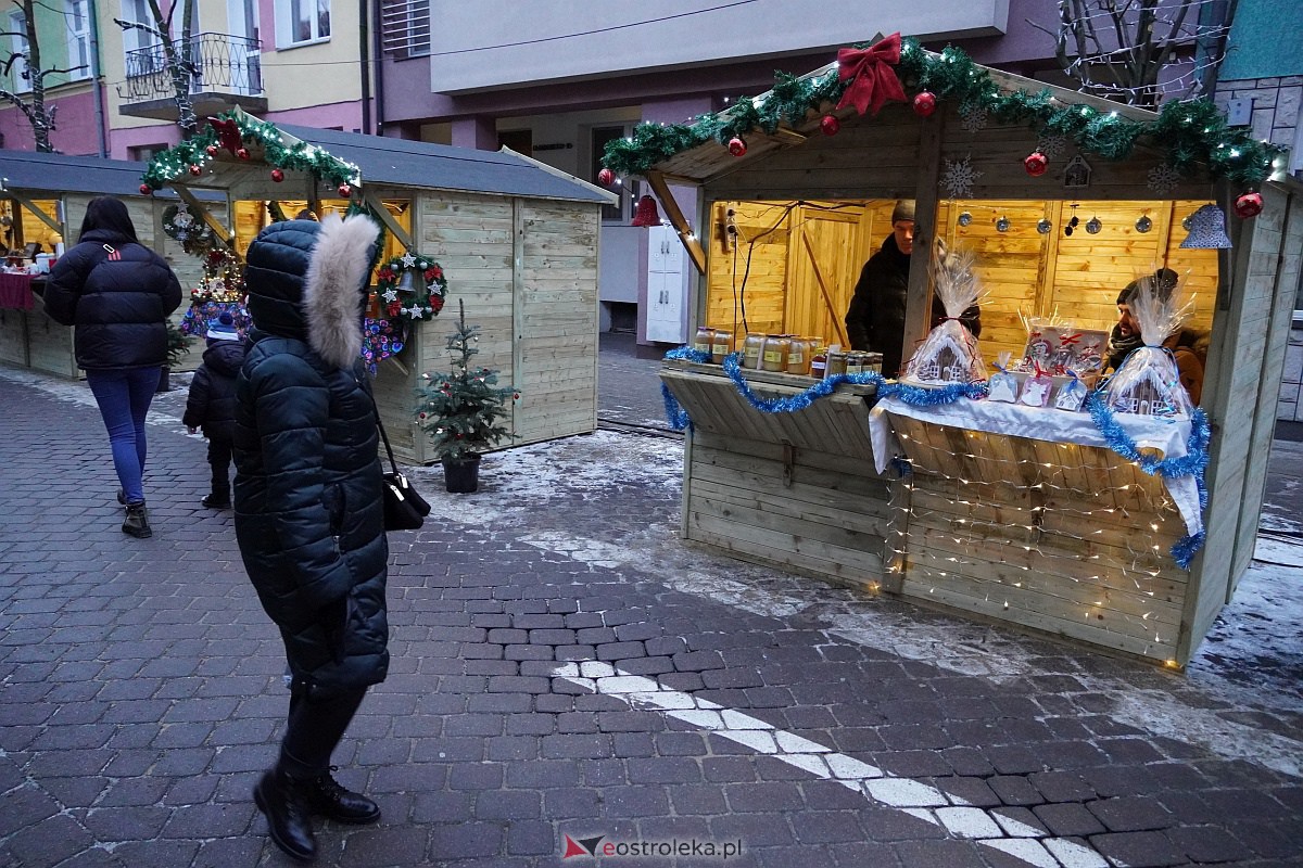 Kurpiowski Jarmark Bożonarodzeniowy w Ostrołęce [6.12.2023] - zdjęcie #44 - eOstroleka.pl