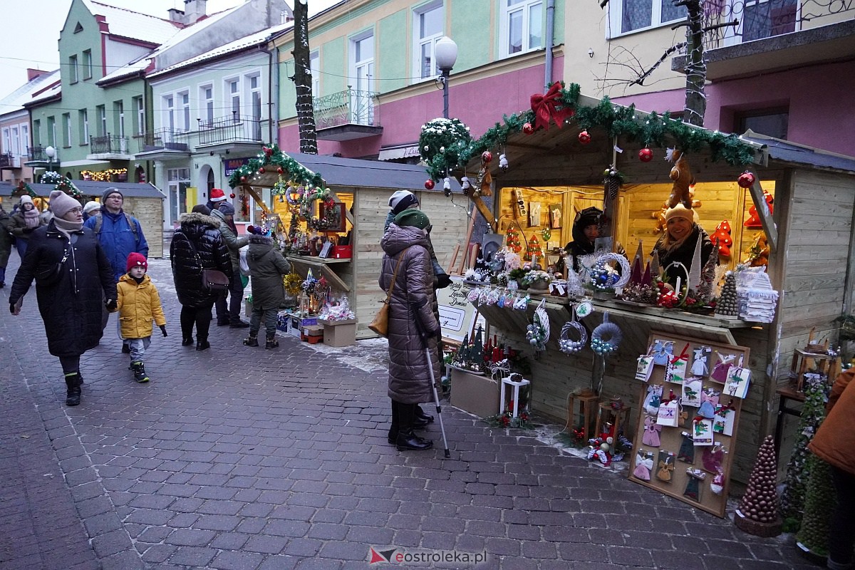 Kurpiowski Jarmark Bożonarodzeniowy w Ostrołęce [6.12.2023] - zdjęcie #55 - eOstroleka.pl