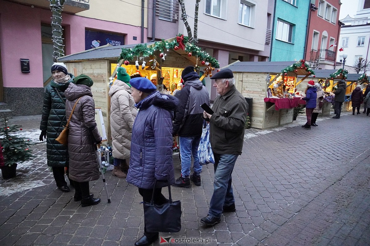 Kurpiowski Jarmark Bożonarodzeniowy w Ostrołęce [6.12.2023] - zdjęcie #35 - eOstroleka.pl