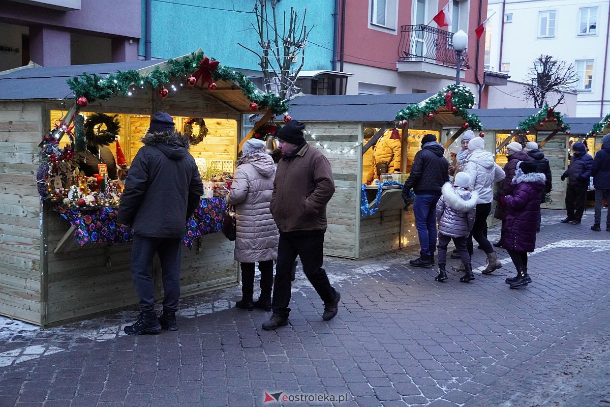 Kurpiowski Jarmark Bożonarodzeniowy w Ostrołęce [6.12.2023] - zdjęcie #33 - eOstroleka.pl