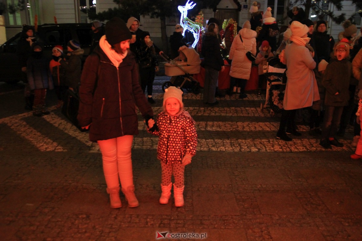 Święty Mikołaj przyjechał do Ostrołęki! [06.12.2023] - zdjęcie #82 - eOstroleka.pl