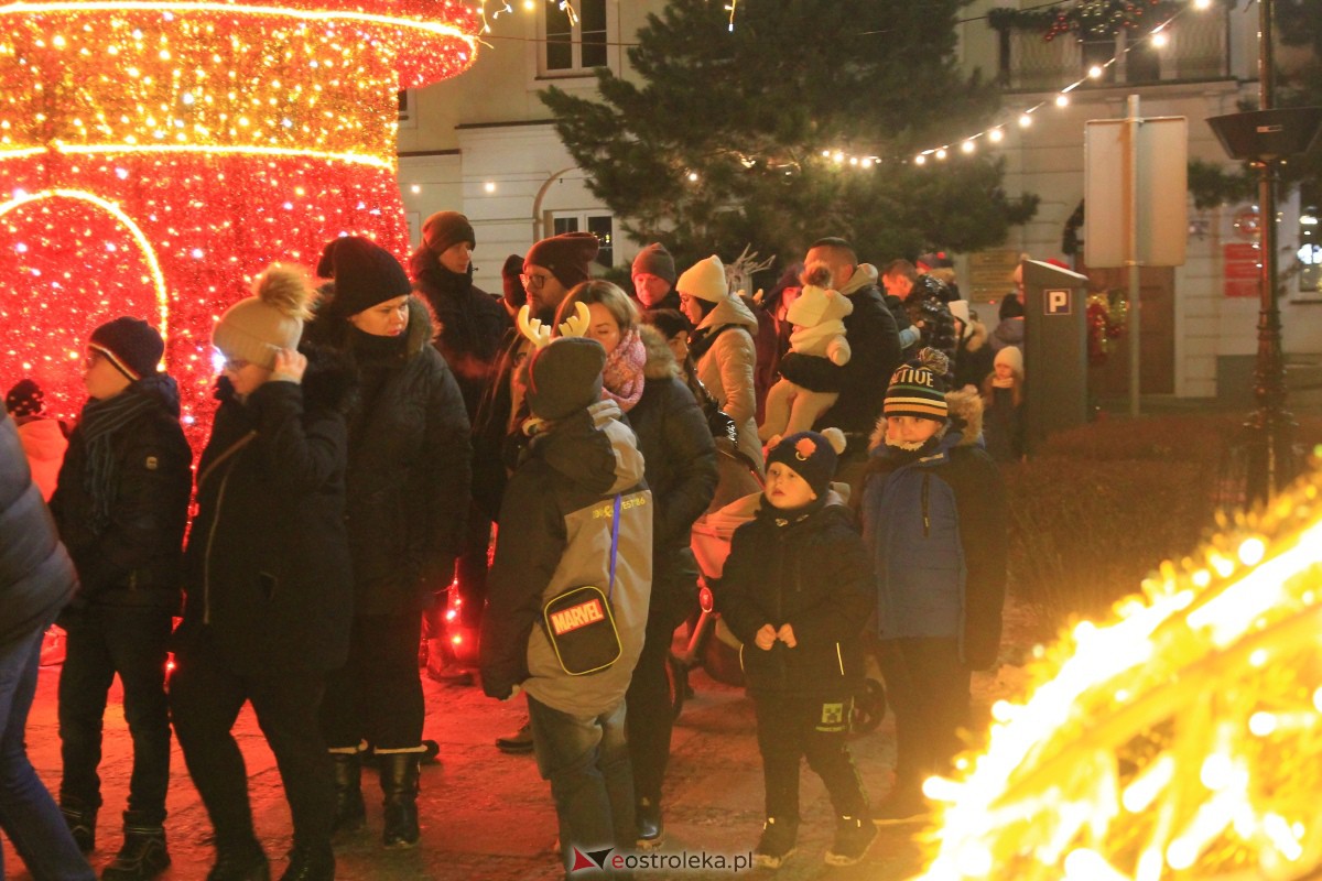 Święty Mikołaj przyjechał do Ostrołęki! [06.12.2023] - zdjęcie #35 - eOstroleka.pl