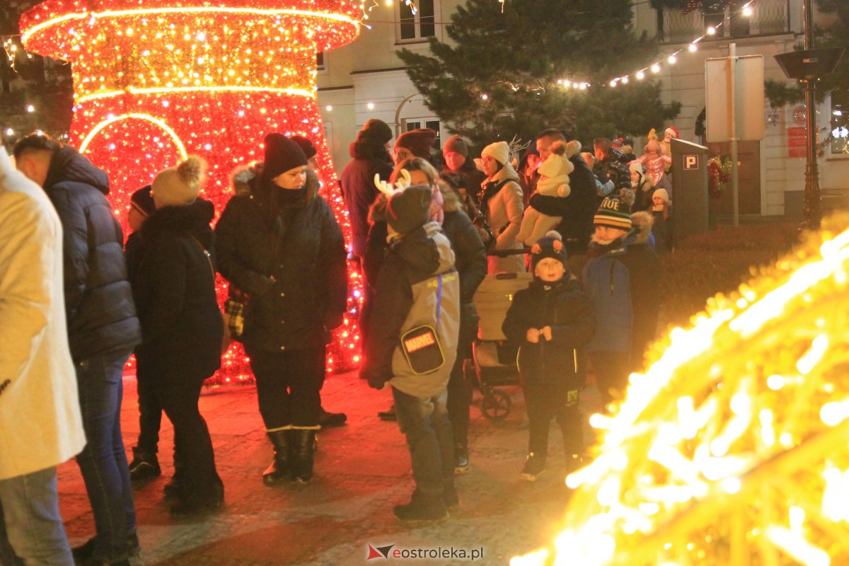 Święty Mikołaj przyjechał do Ostrołęki! [06.12.2023] - zdjęcie #34 - eOstroleka.pl