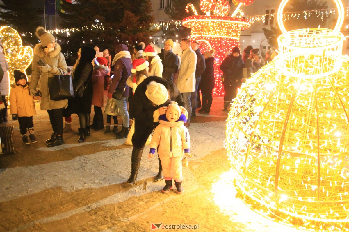 Święty Mikołaj przyjechał do Ostrołęki! [06.12.2023] - zdjęcie #31 - eOstroleka.pl