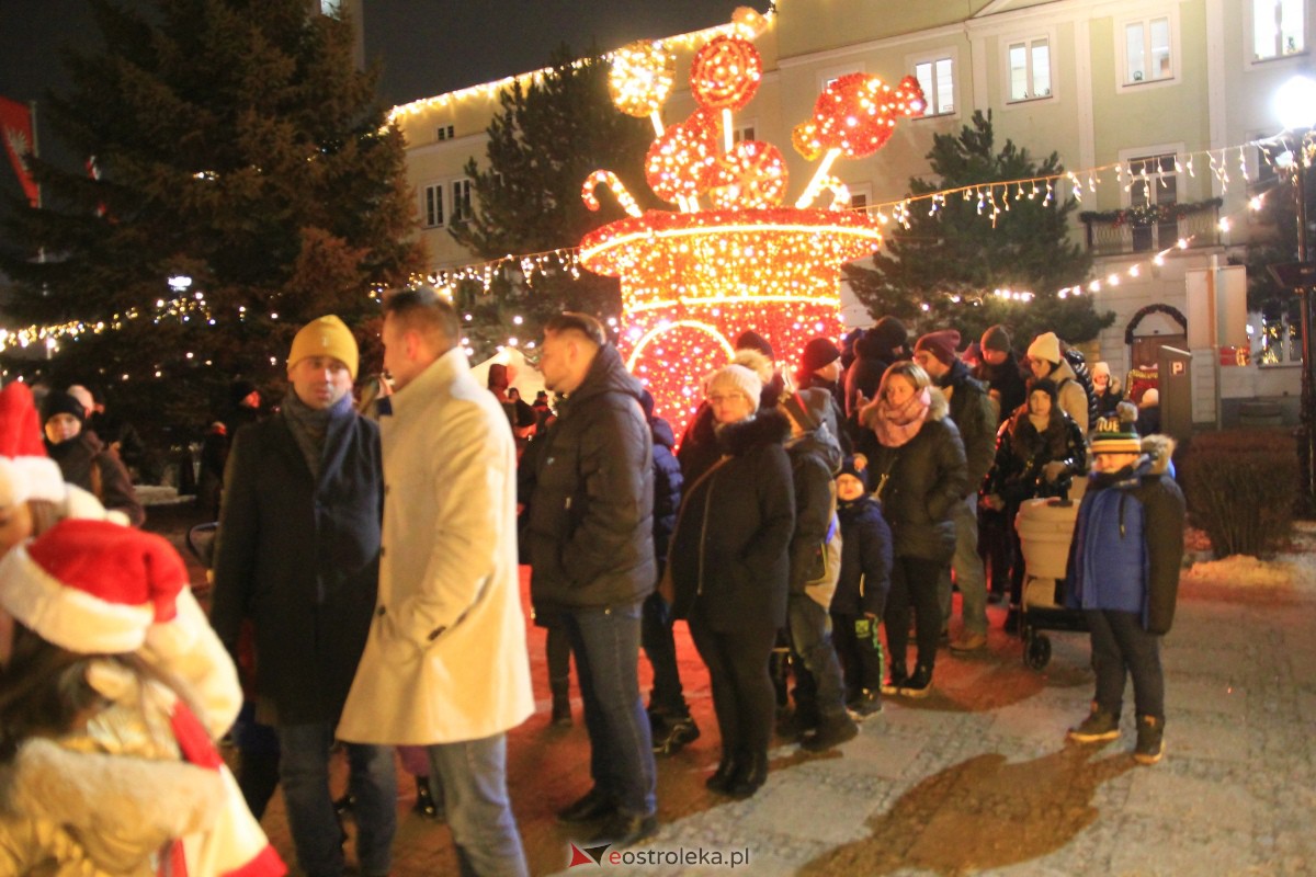 Święty Mikołaj przyjechał do Ostrołęki! [06.12.2023] - zdjęcie #29 - eOstroleka.pl