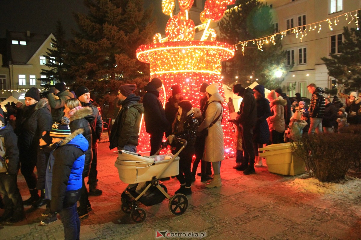 Święty Mikołaj przyjechał do Ostrołęki! [06.12.2023] - zdjęcie #28 - eOstroleka.pl