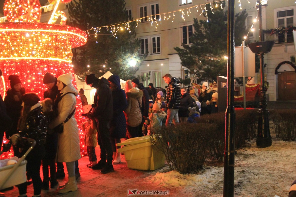 Święty Mikołaj przyjechał do Ostrołęki! [06.12.2023] - zdjęcie #27 - eOstroleka.pl