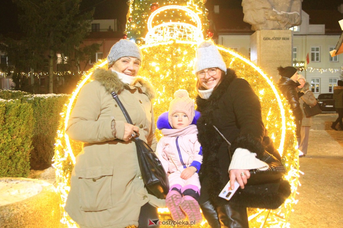 Święty Mikołaj przyjechał do Ostrołęki! [06.12.2023] - zdjęcie #24 - eOstroleka.pl