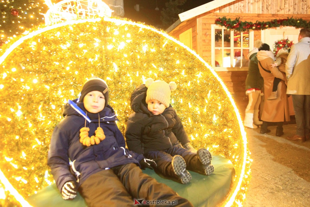 Święty Mikołaj przyjechał do Ostrołęki! [06.12.2023] - zdjęcie #21 - eOstroleka.pl