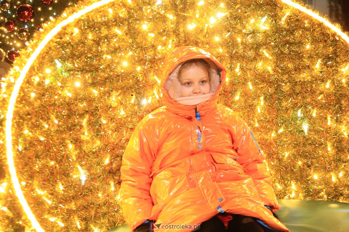 Święty Mikołaj przyjechał do Ostrołęki! [06.12.2023] - zdjęcie #18 - eOstroleka.pl