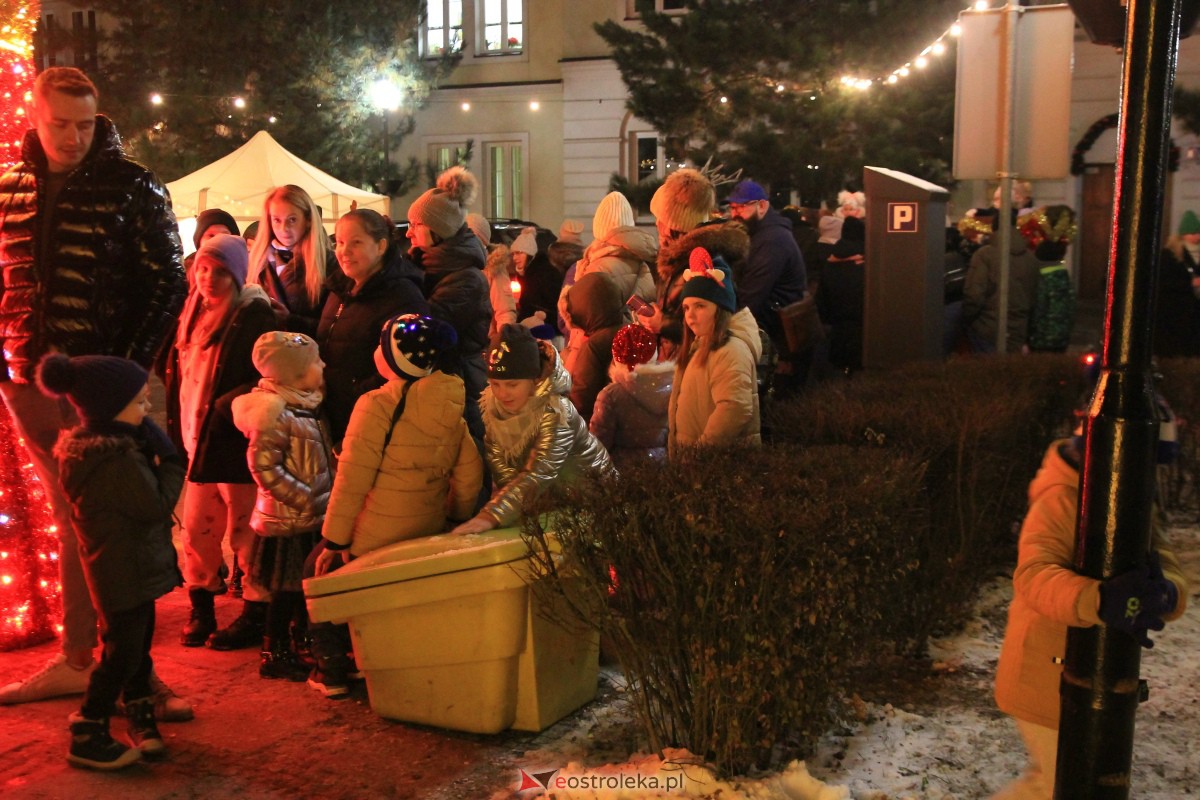Święty Mikołaj przyjechał do Ostrołęki! [06.12.2023] - zdjęcie #9 - eOstroleka.pl