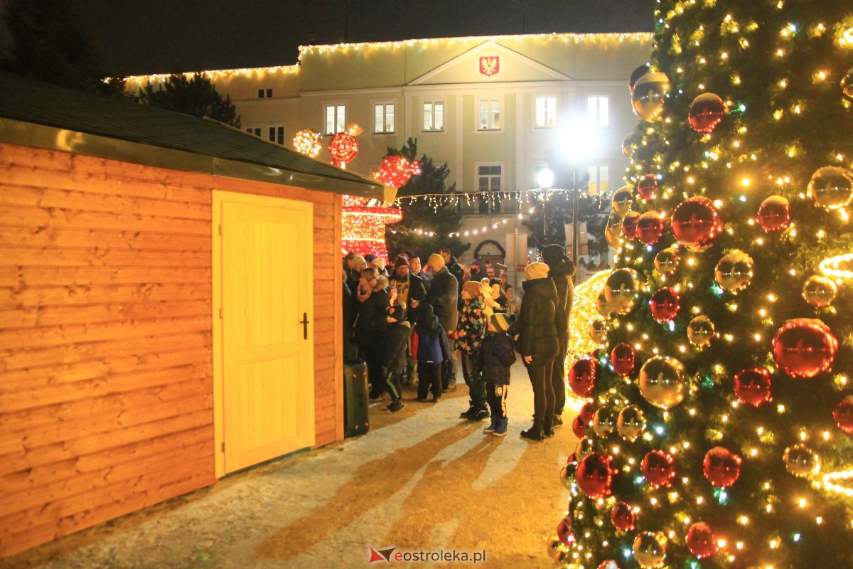 Święty Mikołaj przyjechał do Ostrołęki! [06.12.2023] - zdjęcie #5 - eOstroleka.pl