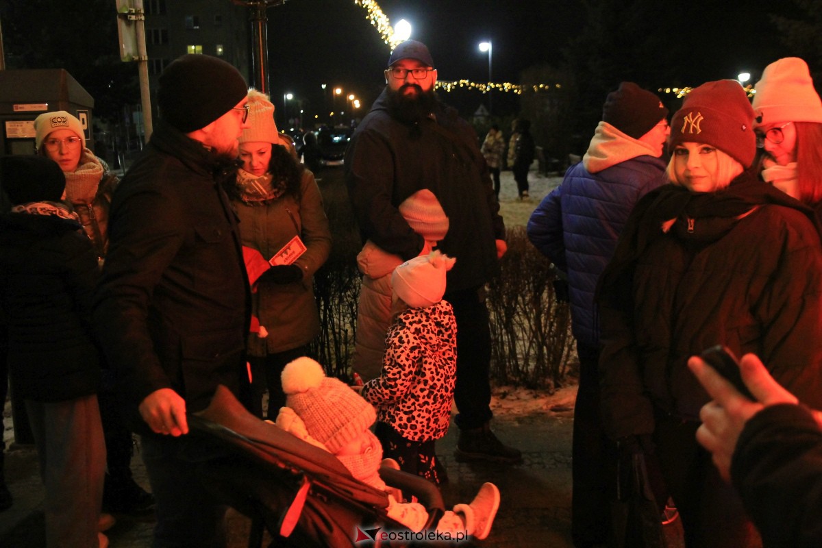 Święty Mikołaj przyjechał do Ostrołęki! [06.12.2023] - zdjęcie #2 - eOstroleka.pl