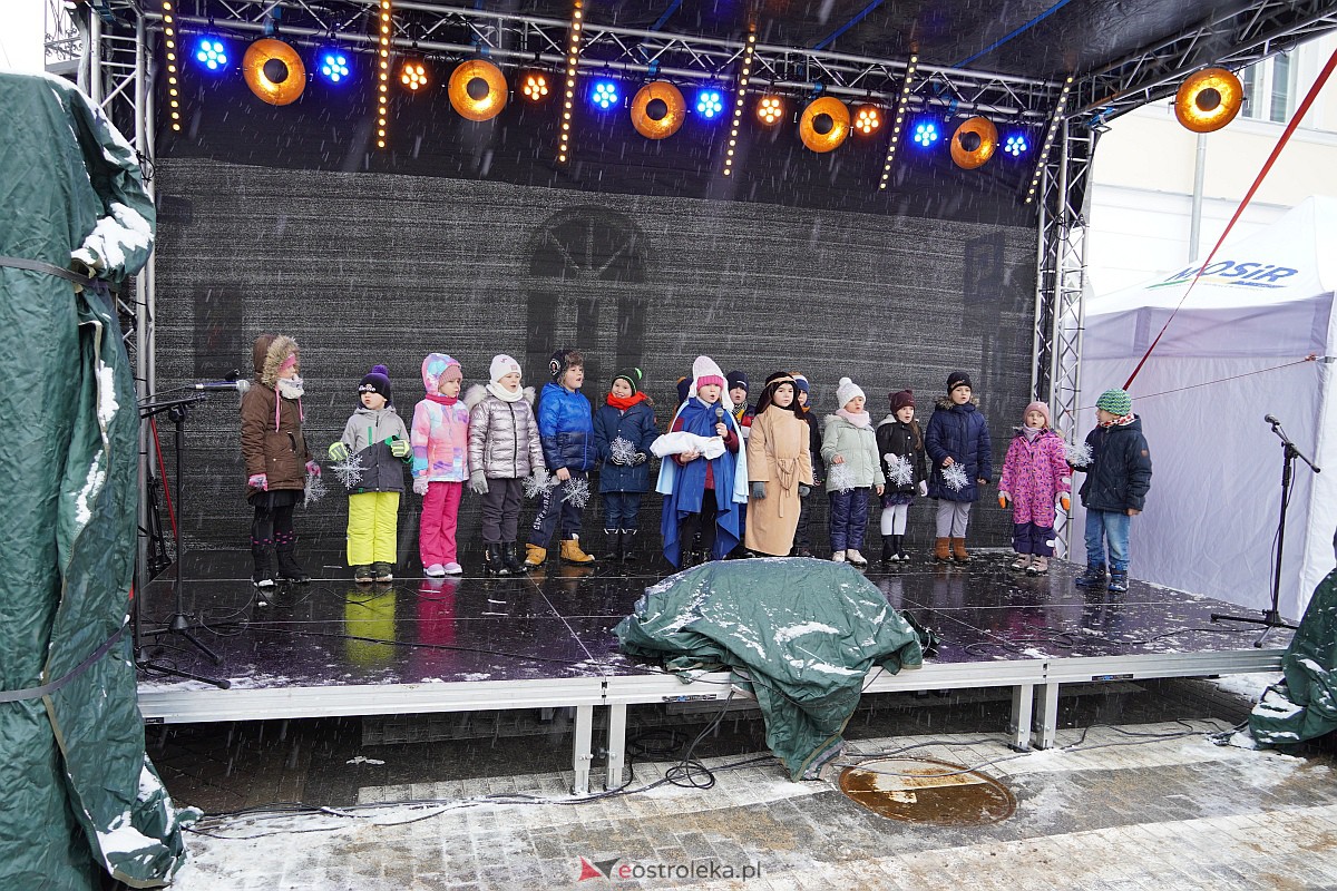 I Kurpiowski Jarmark Bożonarodzeniowy w Ostrołęce - występy przedszkolaków [07.12.2023] - zdjęcie #133 - eOstroleka.pl