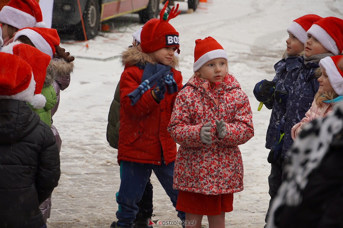 I Kurpiowski Jarmark Bożonarodzeniowy w Ostrołęce - występy przedszkolaków [07.12.2023] - zdjęcie #127 - eOstroleka.pl
