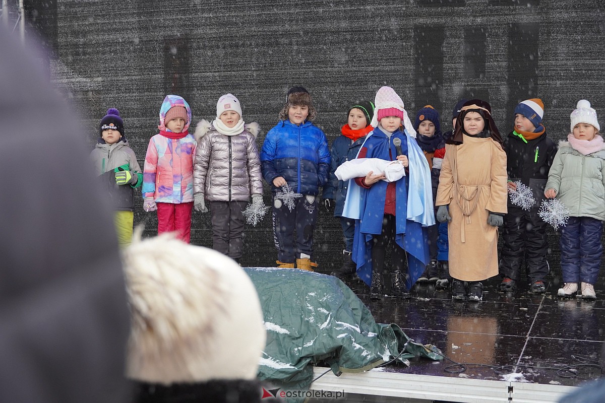 I Kurpiowski Jarmark Bożonarodzeniowy w Ostrołęce - występy przedszkolaków [07.12.2023] - zdjęcie #126 - eOstroleka.pl